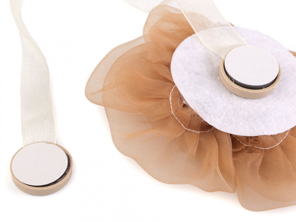 Magnetická spona na závěs květ