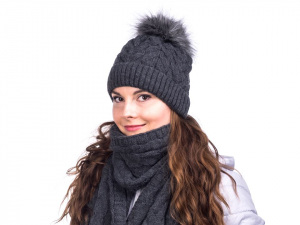Dámská zimní čepice s bambulí