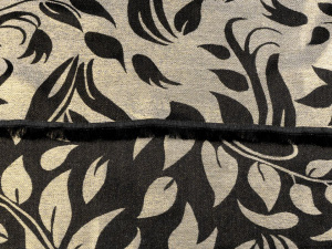 Šála s lurexem se vzorem listů 70x175 cm