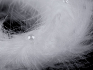 Vánoční peříčkový věneček s perlami Ø10 cm