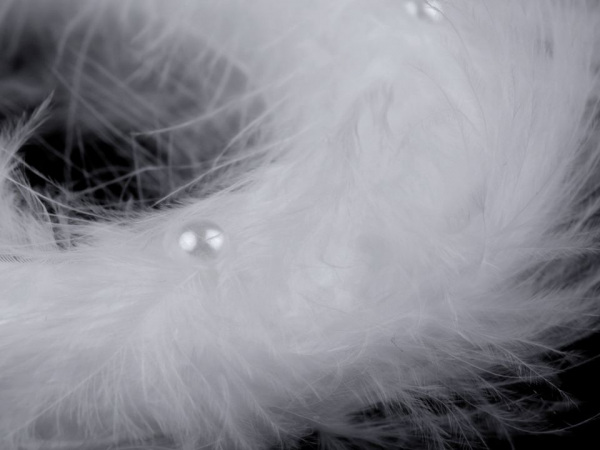 Vánoční peříčkový věneček s perlami Ø10 cm