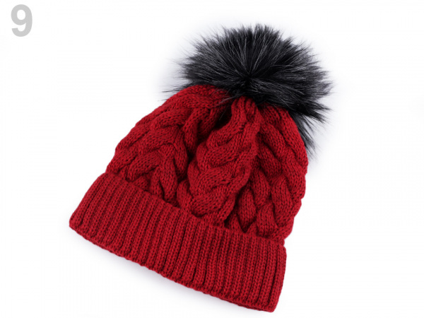 Dámská zimní čepice s bambulí