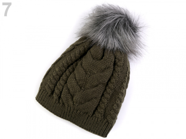 Dámská zimní čepice s bambulí