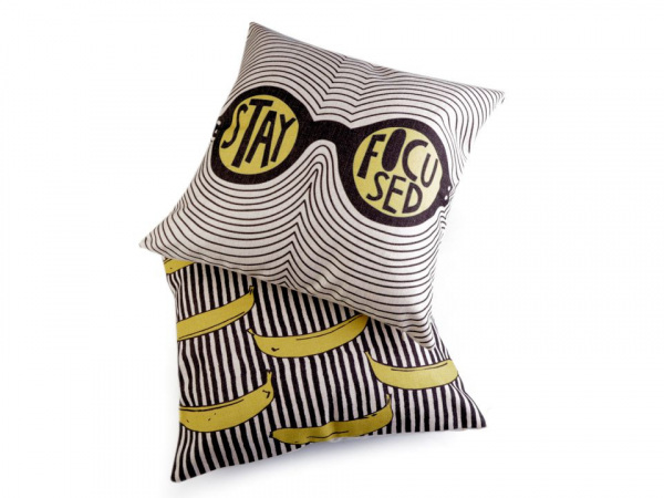 Povlak na polštář pop-art banán, brýle 43x43 cm