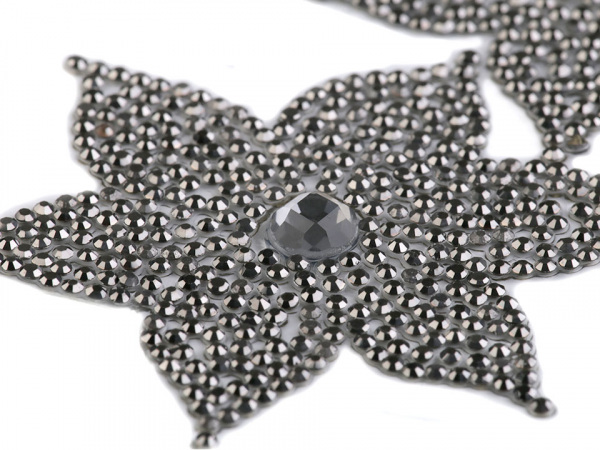 Nažehlovací květ s kamínky Ø62 mm