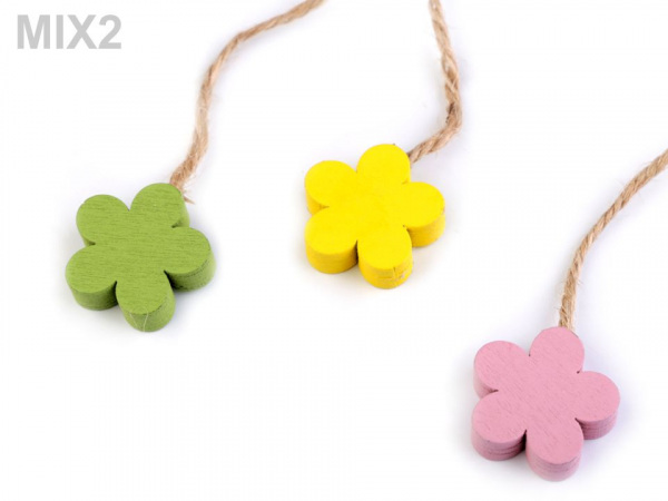 Dřevěný ptáček, motýl, květ, srdce s provázkem