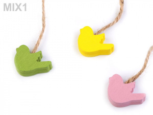 Dřevěný ptáček, motýl, květ, srdce s provázkem