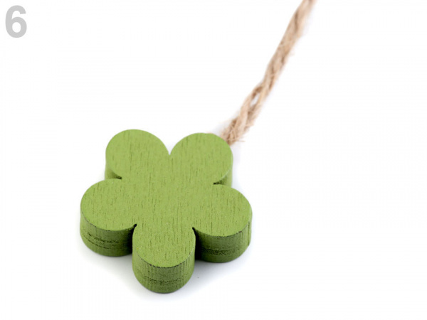 Dřevěný ptáček, motýl, květ, srdce s provázkem