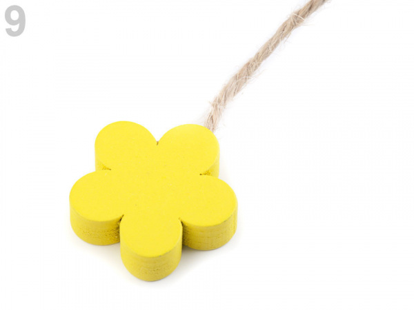 Dřevěný ptáček, motýl, květ, srdce s provázkem