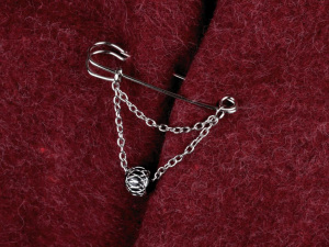 Dámská vesta / kardigan s ozdobným špendlíkem