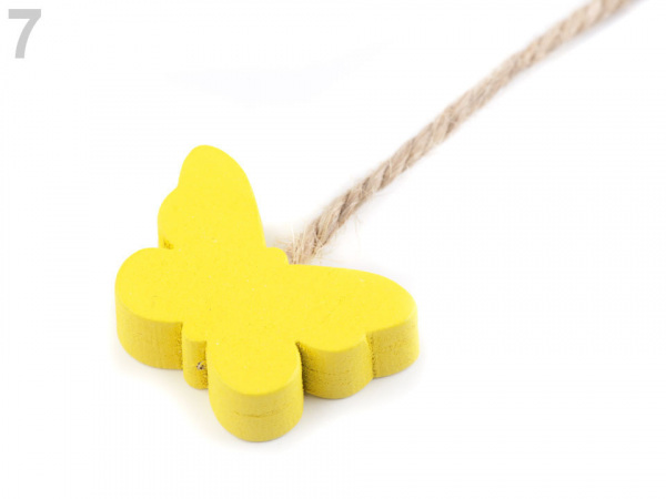 Dřevěný ptáček, motýl, květ, srdce s provázkem