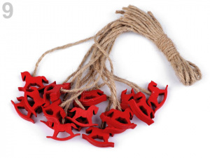 Dřevěná hvězda, anděl, houpací koník s provázkem