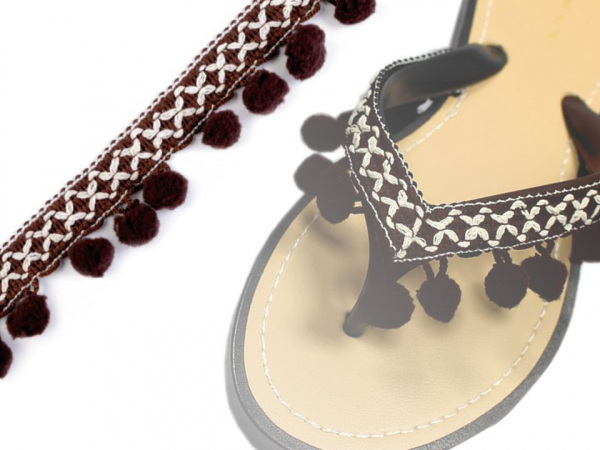 Prýmek šíře 35 mm s bambulkami Ø12 mm