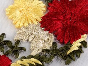 Vyšívaná aplikace / vsadka na tylu 9x20,5 cm