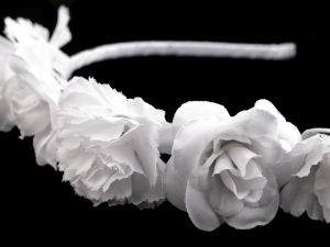 Saténová čelenka do vlasů s květy