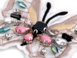 Textilní aplikace / nášivka motýl s kamínky