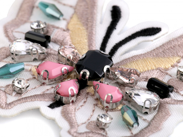 Textilní aplikace / nášivka motýl s kamínky