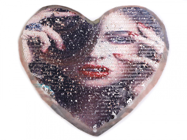 Nažehlovačka srdce s oboustrannými flitry