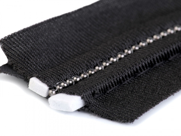 Lampas / ozdobný výpustek / vsadka s řetízkem šíře 30 mm