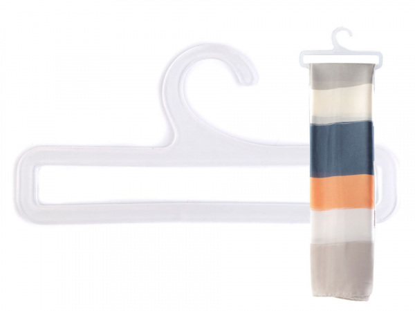 Ramínko na vystavení šátků