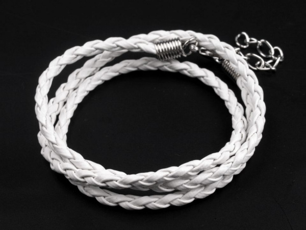 Splétaná šňůrka s karabinkou z eko kůže délka 53 cm