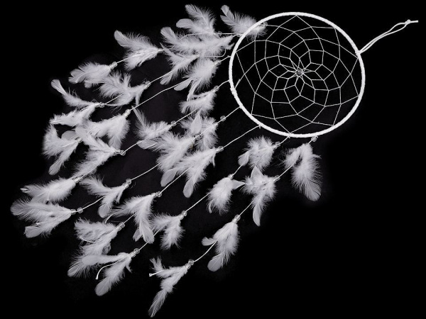 Lapač snů s korálky a peřím