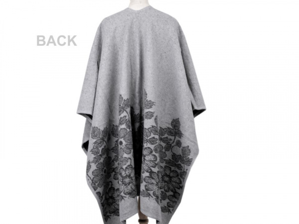 Pončo / pléd s ozdobným spínacím špendlíkem