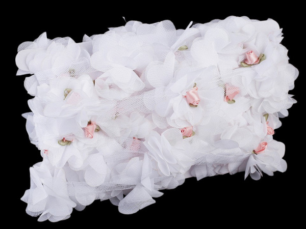 Prýmek květ s růžičkou na tylu šíře 60 mm