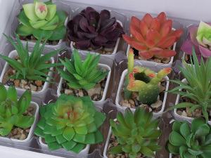 Umělý sukulent v květináči