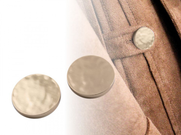 Kovový knoflík velikost 42" zlatá