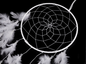 Lapač snů s korálky a peřím