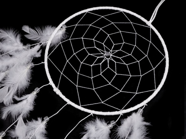 Lapač snů s korálky a peřím