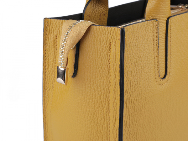 Kožená kabelka s přívěskem - dovoz Itálie 25x28,5 cm