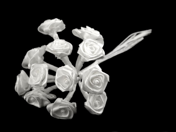 Saténová růže na drátku / polotovar na vývazky Ø15 mm