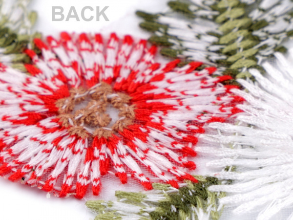 Vyšívaná aplikace květy na monofilu 7,5x13,5 cm