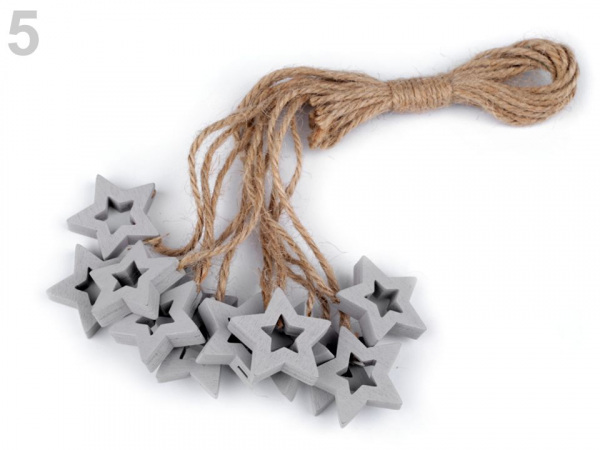 Dřevěná hvězda, anděl, houpací koník s provázkem