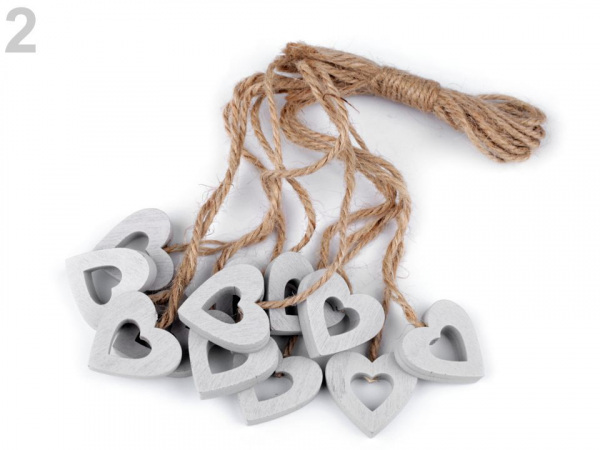Dřevěné srdce s provázkem