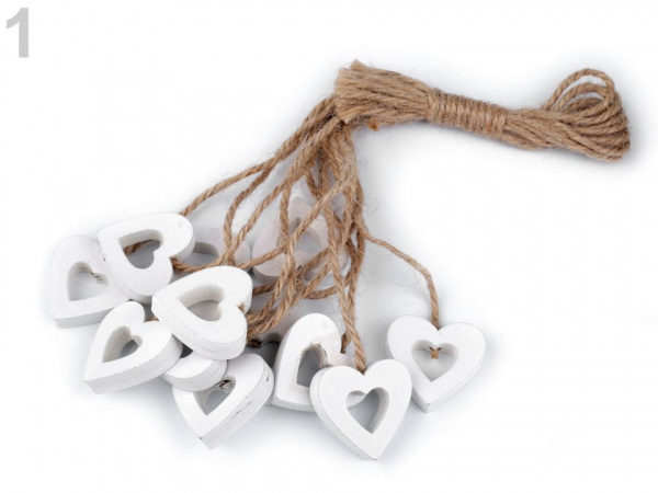 Dřevěné srdce s provázkem