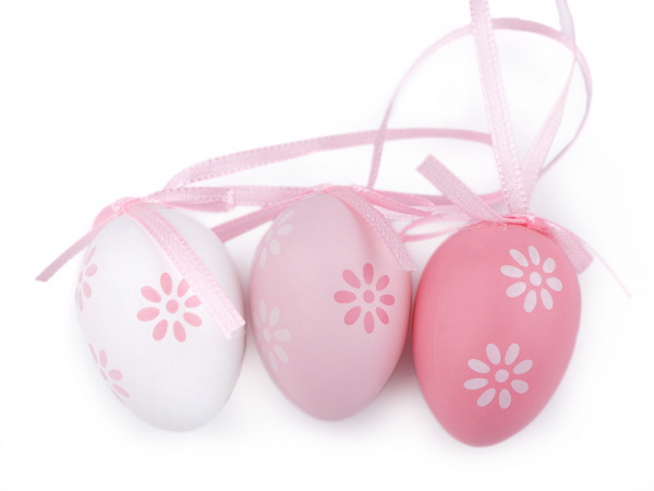 Malé velikonoční vajíčka s atlasovou stužkou