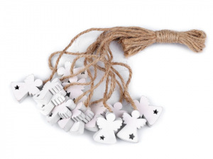 Dřevěná hvězda, anděl, houpací koník s provázkem