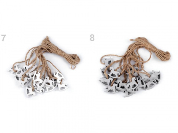 Dřevěná hvězda, anděl, houpací koník s provázkem