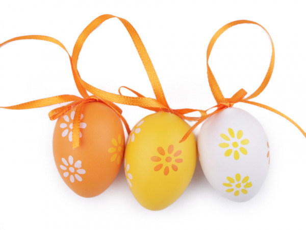 Malé velikonoční vajíčka s atlasovou stužkou