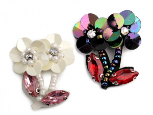 Aplikace květy s flitry a korálky