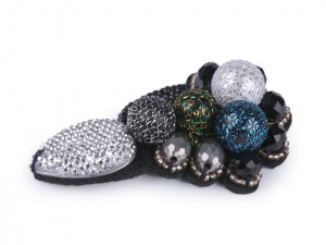 3D korálková aplikace na filcu s broušenými kamínky