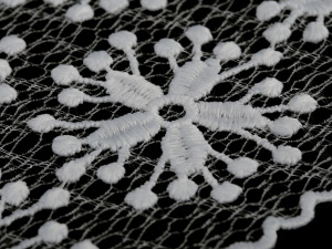 Vyšívaná krajka / vsadka šíře 11 cm