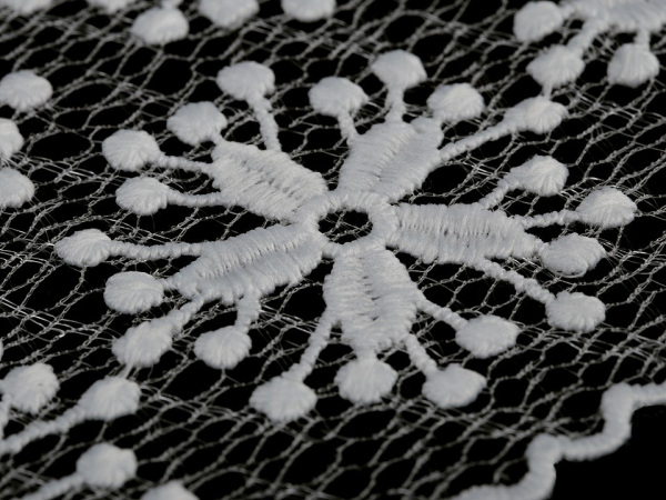 Vyšívaná krajka / vsadka šíře 11 cm