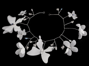 Slavnostní ozdoba do vlasů s broušenými korálky