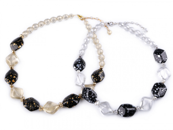 Náhrdelník ze skleněných broušených korálků