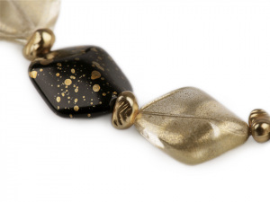 Náhrdelník ze skleněných broušených korálků