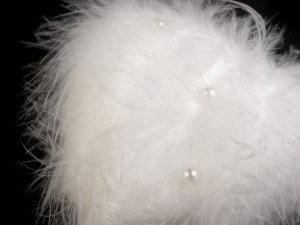 Vánoční / svatební peříčkové srdce s perlami 2. jakost